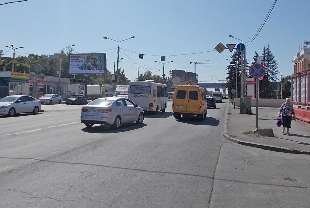 Менжинского ул. 2 (через дорогу в конце дома по ходу движения) - ЗУ Ростсельмаш